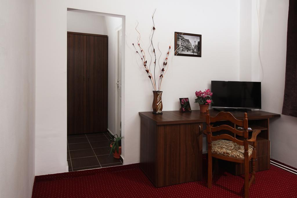 Pensiunea Floare De Colt Băile Herculane Exterior foto